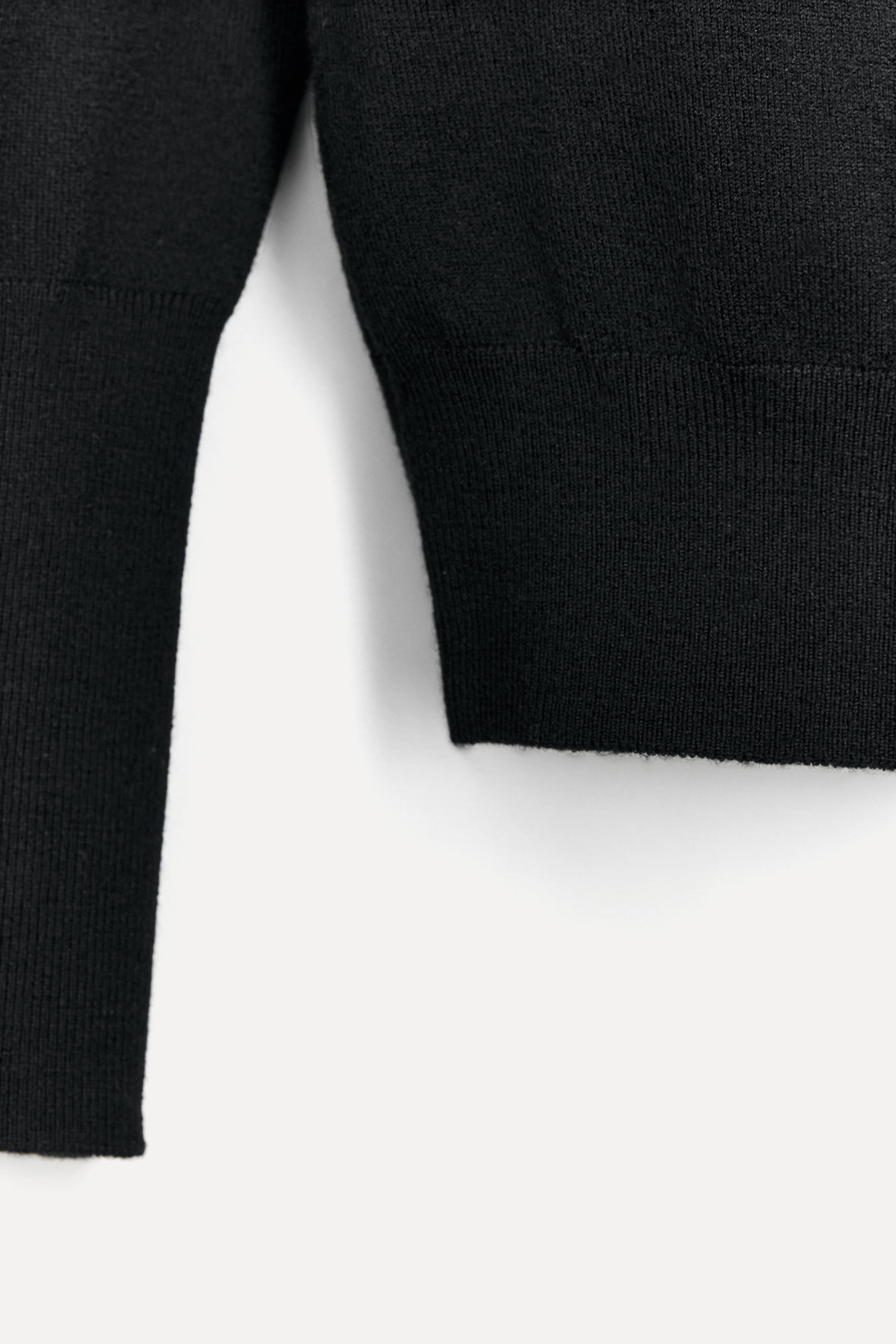 PULL CONTENANT DE LA LAINE 50E ANNIVERSAIRE